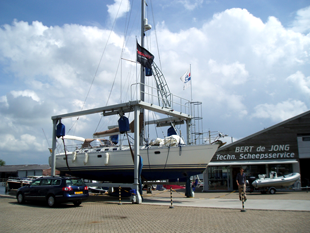 Botenlift voor motorjachten en zeiljachten met staande mast